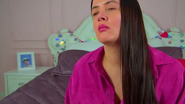 แชท XXX สดของ ElinaBellucci