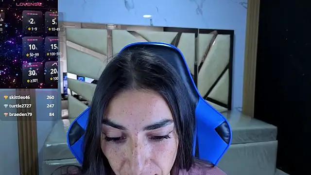 Maily_a_ live XXX chat