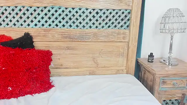 Cassandra_Armani live XXX chat