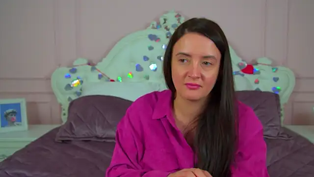 ElinaBellucci Chat XXX live