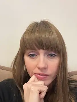 Kamilochka2951 即時 XXX 聊天