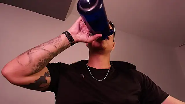 BjornSteel: διαδικτυακό σόου στην κάμερα