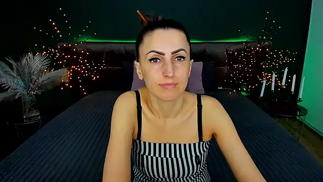 Show modela Rebecca_Diamond na web-kameri