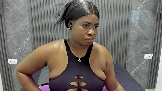 Chat XXX ao vivo de SaraiEvans