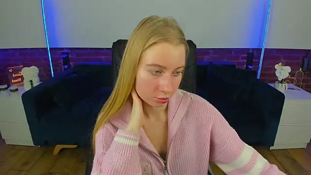 Alina_Blonde 在線直播表演