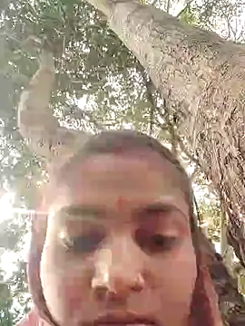 Show modela Gungun_thakur na web-kameri