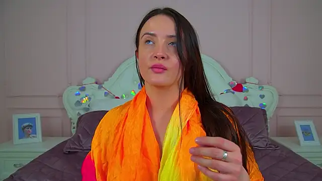 ElinaBellucci 现场XXX聊天