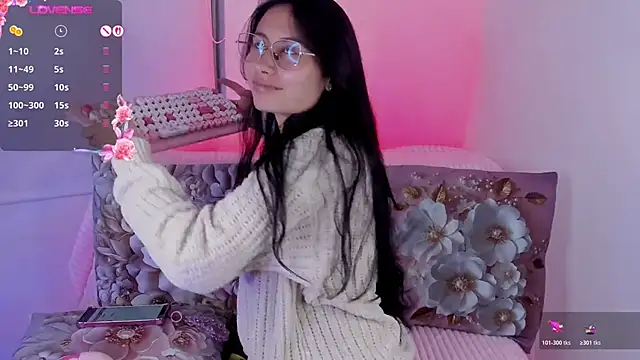 NayeCloud live XXX chat