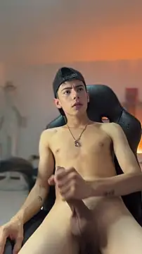 Sebastian_Reed Show in webcam