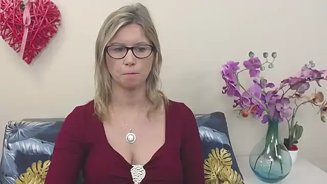 Chat +18 de DoreenSexy ao vivo