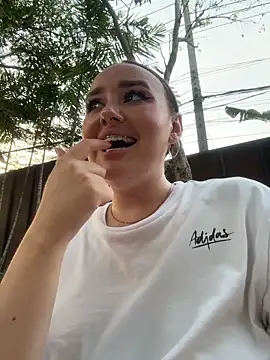 KiraSunshine Chat XXX in diretta