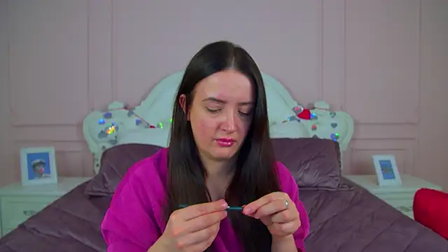 ElinaBellucci: онлайн-секс-чат