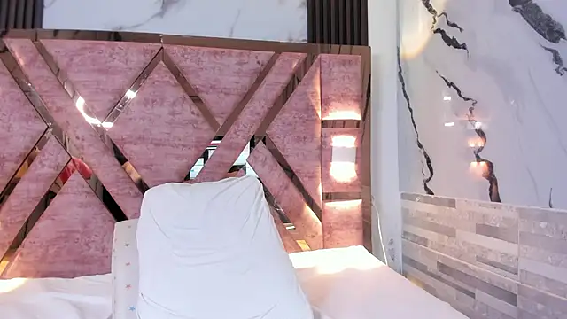 kandy_bronw Adlı Modelin Canlı XXX Sohbeti