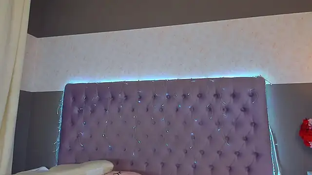 NikkiBustt লাইভ XXX চ্যাট