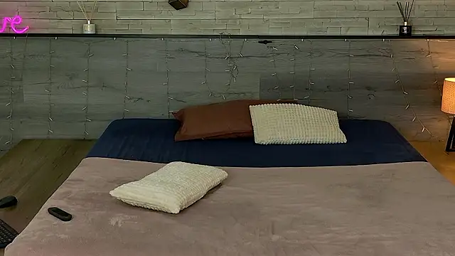 hornyb33_ Adlı Modelin Canlı XXX Sohbeti