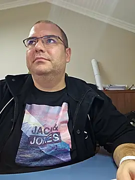 Andrew1900529 Live XXX Chat