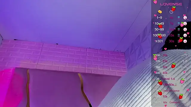 Pokazy przed kamerką – NaniiSisy