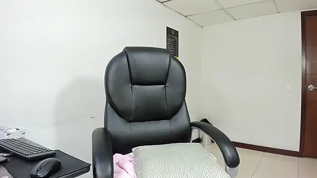 Aisha_hotts777: онлайн-секс-чат