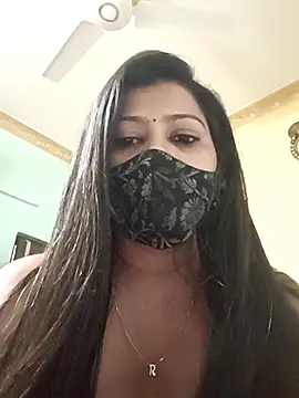 Chat +18 de SANAYA_ROY ao vivo