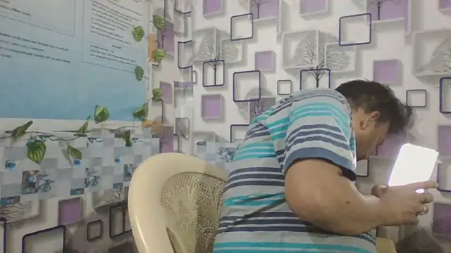 KUMA_500: διαδικτυακό σόου στην κάμερα