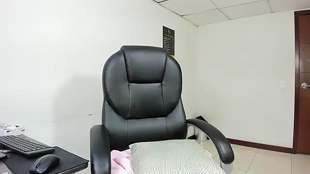 XXX chat uživo modela Aisha_hotts777