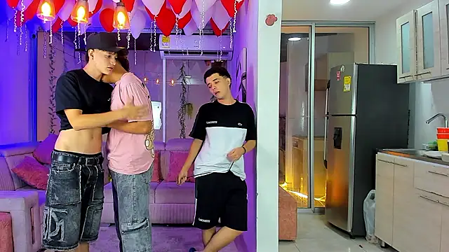 Houseofwarrios live XXX chat