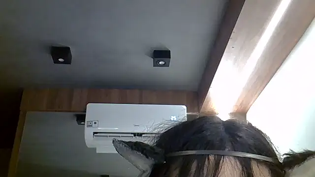 SkinnyKittenn Live XXX chat