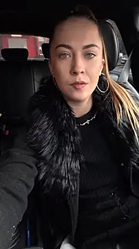 Risky_julia2330 Webcam show