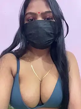 Cute-Ananyaa: διαδικτυακό σόου στην κάμερα