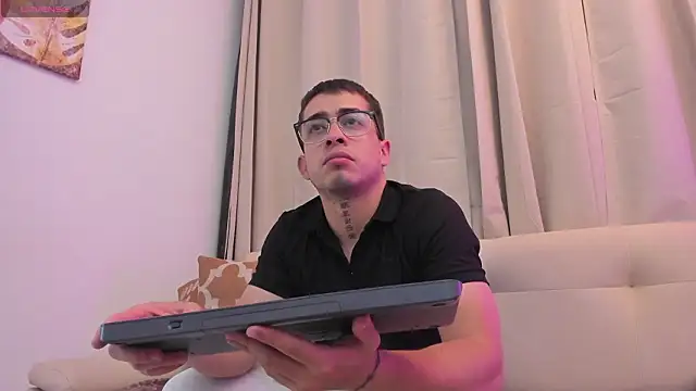 دردشة Tommas_Jhonson الجنسية المباشرة