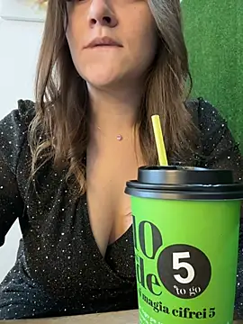 XXX chat uživo modela CrazyTori