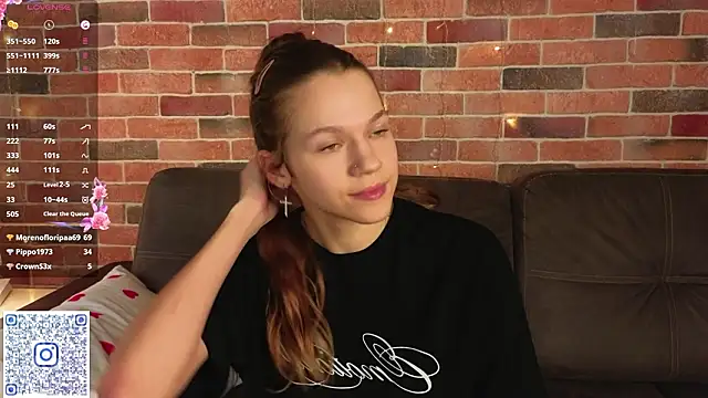 VelvetRisque Chat XXX live