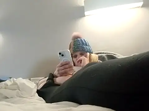 Chat +18 de KITTYBOOBOOFUXX ao vivo