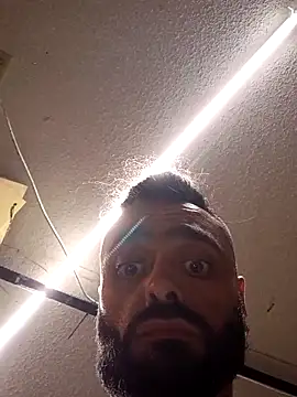 clu1983: διαδικτυακό σόου στην κάμερα