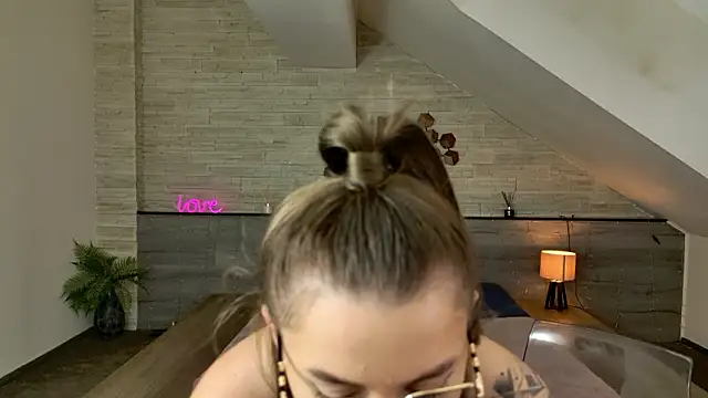 Živý XXX chat hornyb33_