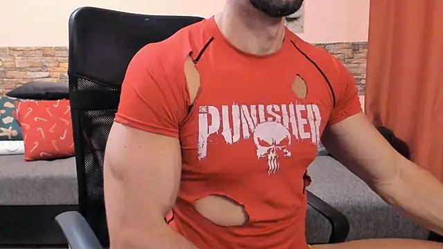 HotHunkTrainer live XXX chat