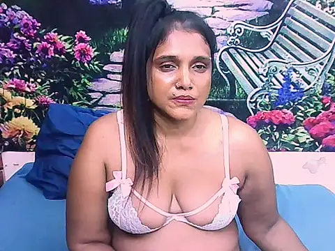 IndianSexyLady20 Adlı Modelin Canlı XXX Sohbeti