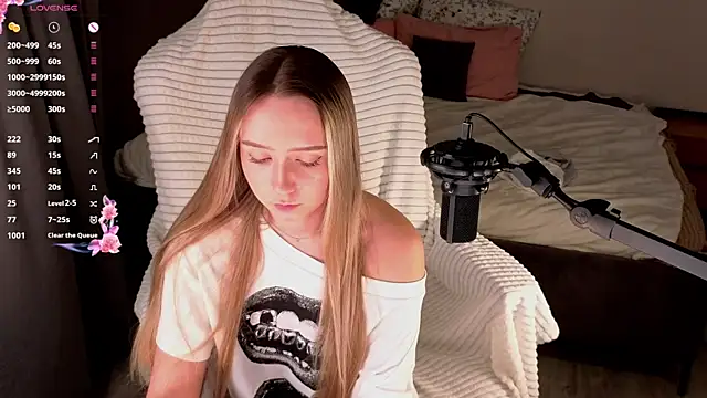 XXX chat uživo modela HollisBeckett