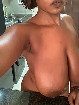 jayjayja19 élő XXX-chatje