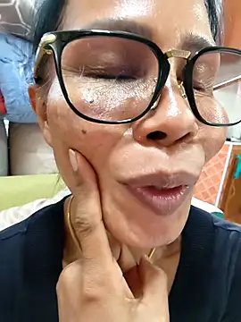 Mama_Eva_1 Chat XXX live