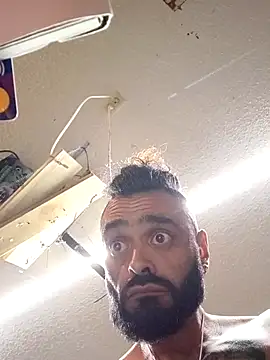 clu1983: διαδικτυακό σόου στην κάμερα