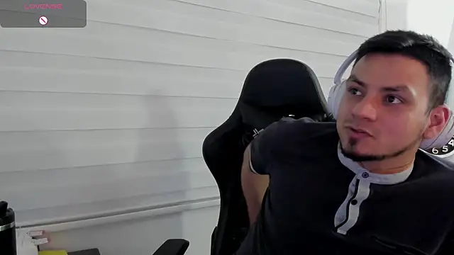 Show modela Rick_Adams na web-kameri