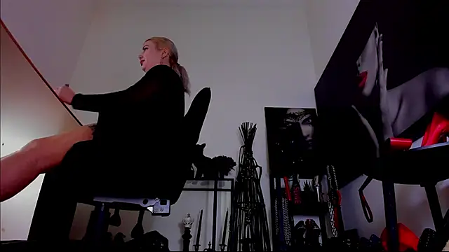 MistressDemi élő XXX-chatje