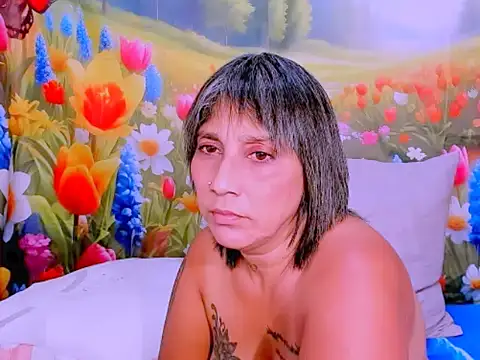 indianroxy Adlı Modelin Canlı XXX Sohbeti