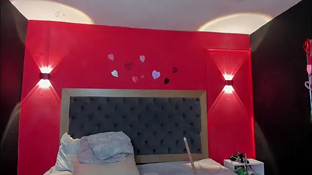 دردشة YayaHilton الجنسية المباشرة