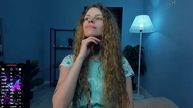 RayaNenlia's Live XXX Chat