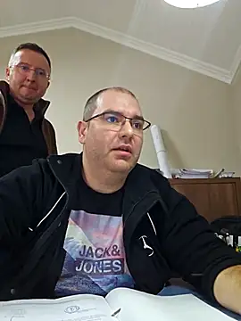 Andrew1900529 live XXX chat