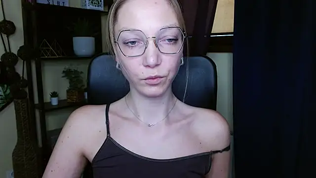 EmillyPlay Chat XXX in diretta