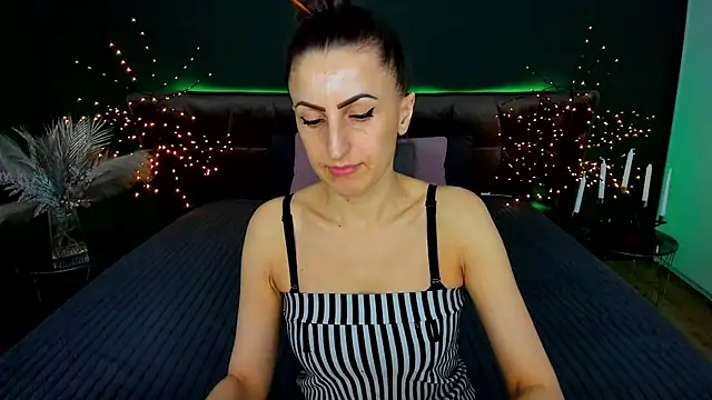 Rebecca_Diamond Adlı Modelin Canlı XXX Sohbeti