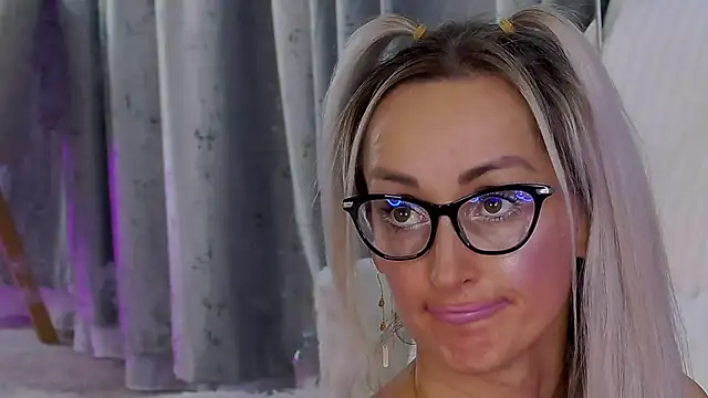 IsabelleEthan: απευθείας συνομιλία ΧΧΧ